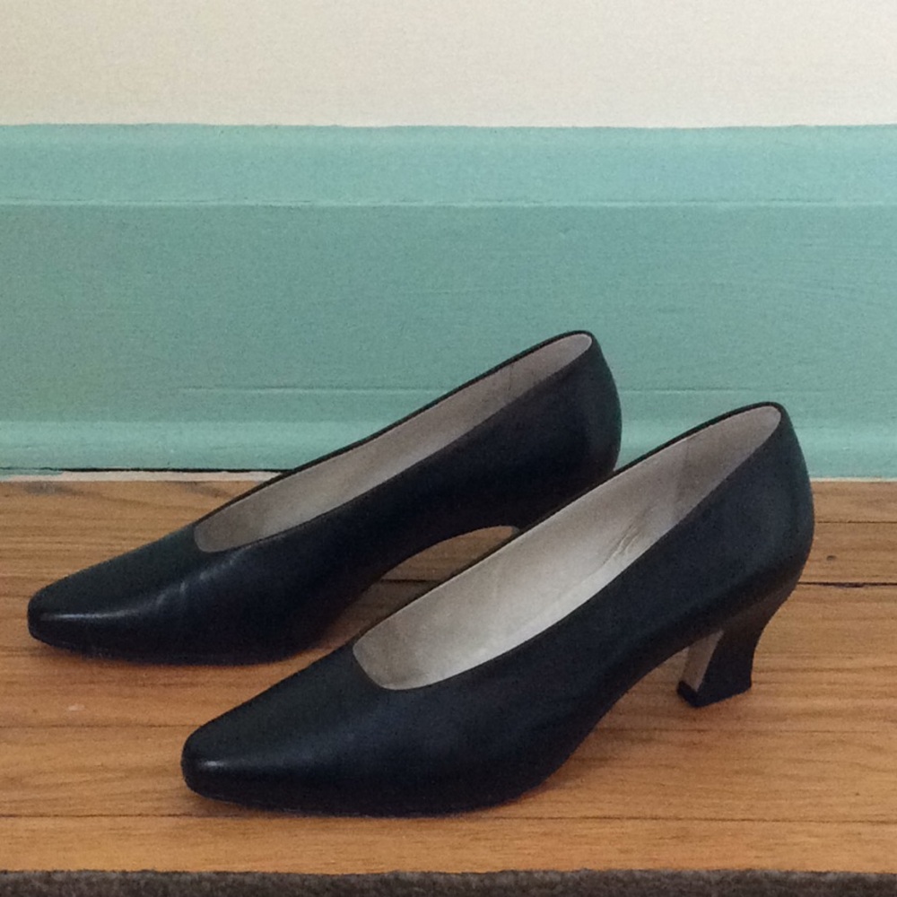 Classic Low Heel Black Pump Enzo Angiolini